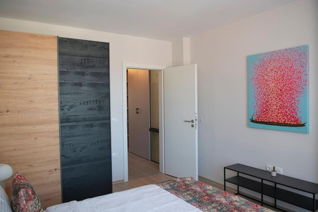 New York: A Spacious Modern Apartment With Parking Sofia Exterior photo