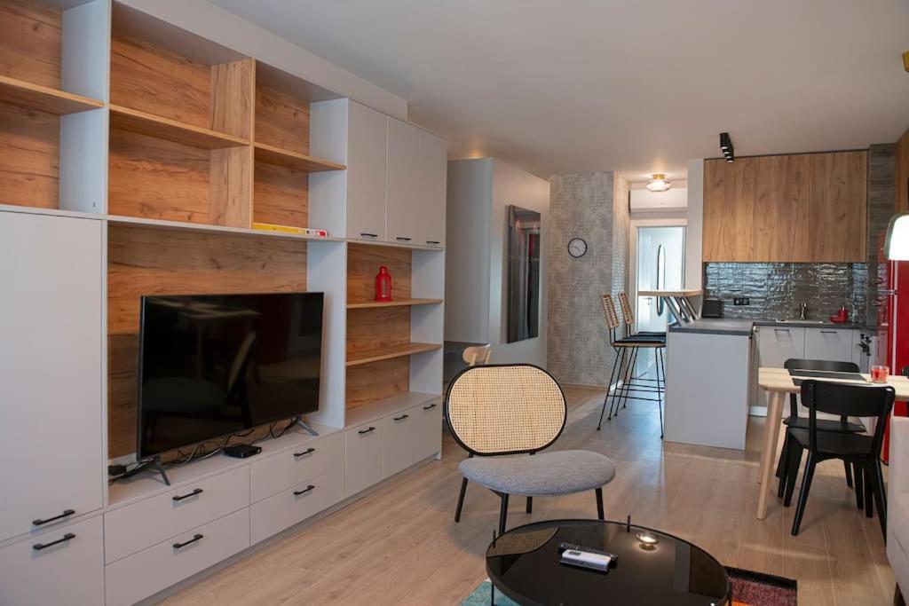 New York: A Spacious Modern Apartment With Parking Sofia Exterior photo